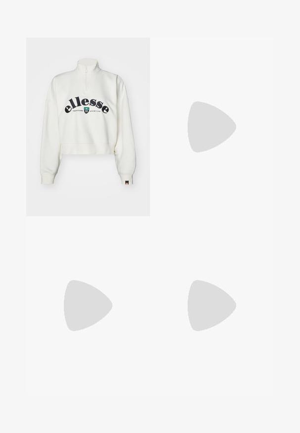 Ellesse GENTIYA - Mikina - off white; Černé bavlněné tričko s dlouhým rukávem a zkráceným střihem. Má kulatý výstřih a jemné detailní nařasení na bocích pro přiléhavý vzhled.; Černé kalhoty širokého střihu vyrobené z lehkého materiálu, s námořnickou modrou bočním panelem a elastickým pasem. Malé bílé logo na spodní části.; Černé kožené a syntetické tenisky s bílým logem Nike, gumovou podrážkou, kulatou špičkou a černými tkaničkami. Viditelné žebrované bílé ponožky.