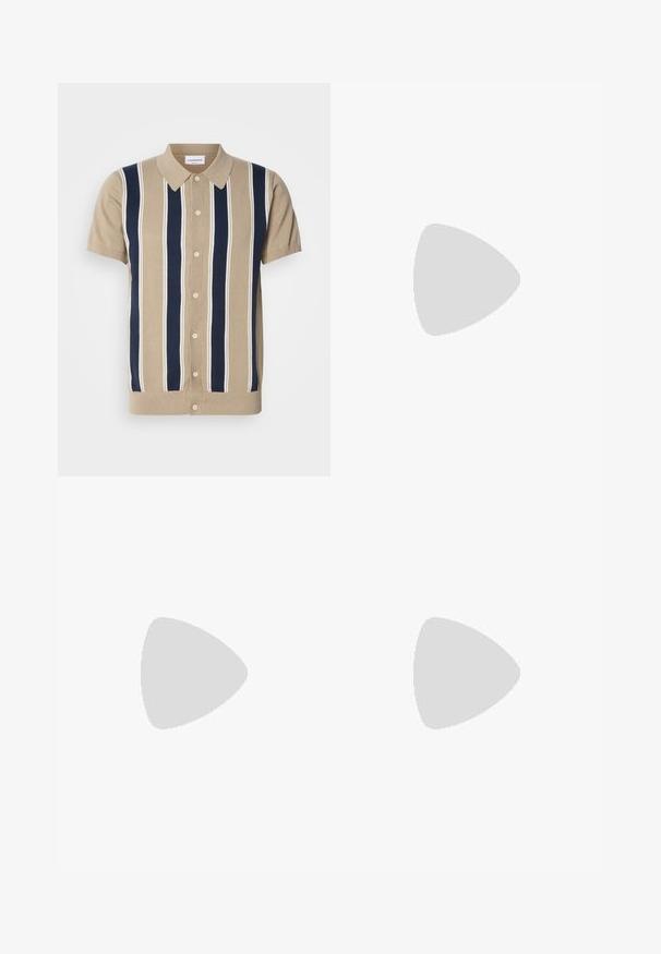 Tan kortärmad polotröja med marinblå och vita vertikala ränder, framfickor med knappar och en klassisk krage. Mjuk stickad tyg.; Två kortärmade skjortor: en helt svart och en vit med svarta vertikala ränder. Båda har knäppningar och en klassisk krage.; Ljusgrå denimbyxor med rak benform, femficksdesign och knappstängning. Synliga sömmar längs sömmarna.; Svarta lädersneakers med rund tå, med en sydd design, låg plattformssula och en texturerad, mönstrad gummisula.; Ray-Ban-solglasögon med gröna linser, svarta plastbågar och gyllene detaljer vid kanterna. Fyrkantig form med en matt yta.