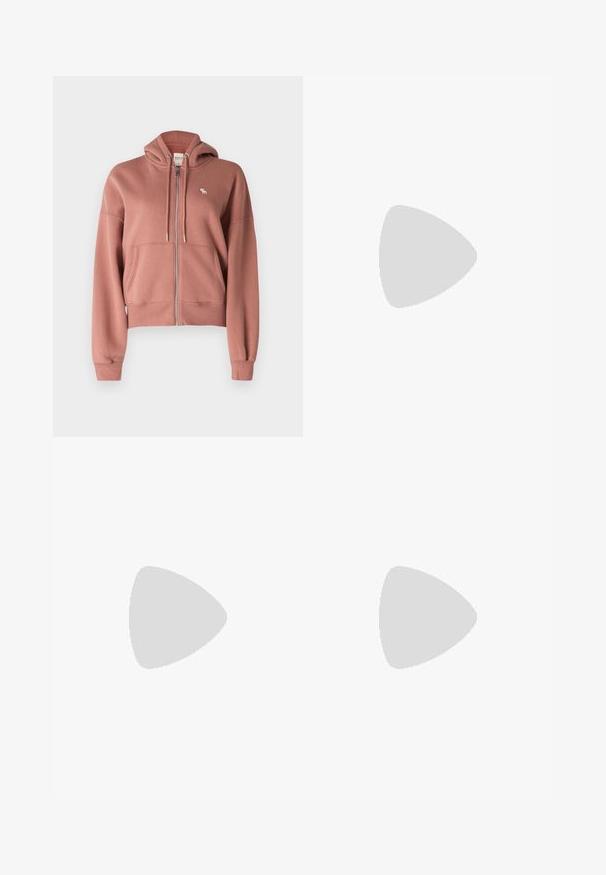 Abercrombie & Fitch ICON  - Sweatjacke - burlwood; Hellgraues Langarmshirt mit geripptem Design, taillierter Form, runden Halsausschnitt und gewelltem Saum. Verfügt über Nahtdetails vorne.; Helle blaue Schlagjeans aus Denim mit hoher Taille, fünf Taschen und subtilem Farbverlauf bis zum Saum.; Hellgraue Sneaker aus Wildleder und Mesh, mit drei weißen Streifen, runder Zehenpartie und einer Sohle aus Gummi. Goldenes Logo-Detail nahe der Schnürsenkel.; Schwarze Leder-Clutch mit Klappe und goldfarbenem Metallschnallen-Detail. Enthält einen schwarzen Riemen und ein schlankes, minimalistisches Design.; Silberne Creolen mit gedrehter Gestaltung, ausgestattet mit einer polierten Oberfläche und einer Steckverschluss. Sie haben einen Durchmesser von ca. 3 cm.