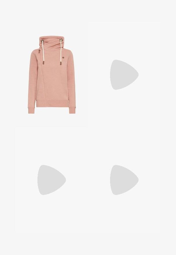 Ružová mikina s kapucňou, ktorá má diagonálne zapínanie na zips a šnúrky. Hladká textura so kontrastnými hnedými akcentmi.; Čierny top s dlhými rukávmi vyrobený z mäkkej tkaniny, s drapovaným dizajnom a prekríženým predným dielom, doplnený o lodičkový výstrih. Hladká textúra, skrátená dĺžka.; Svetlomodré denimové nohavice so širokým strihom, s uzáverom na gombík a zips, piatimi vreckami a minimálnymi šitými detailmi.; Hnedá atletická obuv s vrchnou časťou z mäkkej sieťoviny a syntetických materiálov, so znakmi troch pruhov, detailným prešívaním, mäkkou podrážkou a charakteristickým pružným podpätkom.; Zlatá taška na šnurovanie so zaoblenou rukoväťou, zdobená lesklými okrúhlymi flitrami a texturovaným materiálom. Rozmery nie sú uvedené.