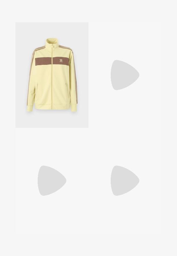 Žuta jakna na zip s smeškom prugom na prsima, koja ima tri smeđe pruge na svakoj rukavu i bijeli Adidas logotip. Glatka tkanina.; Bijela pamučna majica kratkih rukava s okruglim izrezom. Ima crni Adidas logo na prsima i kontrastnu crnu unutrašnju ovratniku.; Pantalone širokog kroja krem boje s zigzag uzorkom, koji sadrži sivi pojas s crnim logotipom i bočne crne pruge. Lagani, teksturirani materijal.; Svijetloružičaste atletske tenisice s dijagonalnim šavovima, bijelim potplatima i tri bočne pruge. Nanosene s rebrastim bijelim čarapama na zelenoj površini.