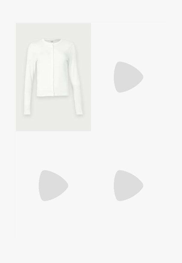 Weißer langärmeliger Button-Up-Kärdigan mit runder Halslinie, schlanker Passform und dezentem GAP-Label im Kragen.; Weißes ärmelloses Oberteil mit Knopfleiste, Seitentaschen und einem figurbetonten Design mit leicht ausgestellt geschnittenem Saum. Glatte Textur, minimale Details.; Schwarze weit geschnittene Jeans mit hoher Taille, ausgestattet mit Vorder- und Hintertaschen, gesteppten Nähten und einem Knopfverschluss. Glatte Textur.; Bershka High Heel Sandalette - black; Schwarze Lackleder-Handtasche mit geschwungenem Design, einem Schulterriemen, Vordertaschen und silberfarbenen Hardware-Akzenten.