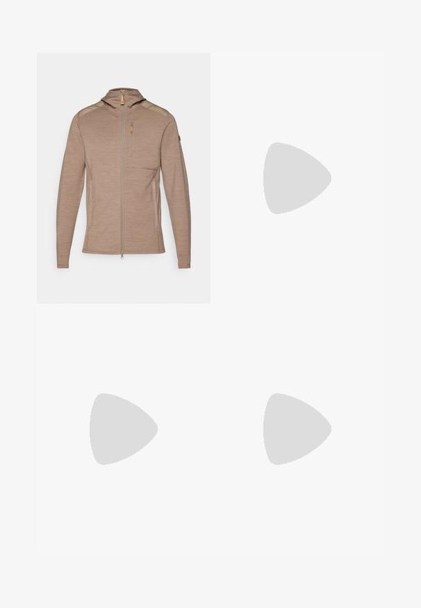 Ljusbrun zip-jacka med huva, med texturerad tyg, axelaccenter och en bröstficka med dragkedja.; Svart atletisk t-shirt med korta ärmar och rund halsringning, tillverkad i lättviktsmaterial. Har en reflekterande Adidas-logotyp framtill.; Svarta sportbyxor med elastisk midja, avsmalnande design, sidofickor och diskret logodetalj. Tillverkade av flexibelt, andningsbart tyg.; Löparskor i svart med grå accenter. Har en strukturerad ovandel, stabil sula och reflexstripes. Lättviktig design med en dämpad mellansula.