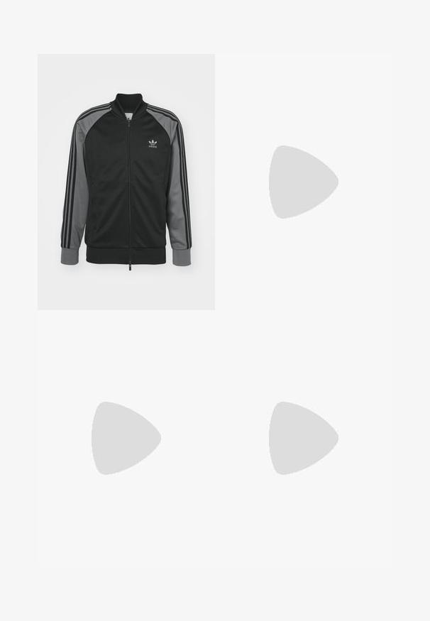 adidas Originals Bomber bunda - black/grey four; Černé tričko s krátkým rukávem s bílými třemi pruhy na ramenou a malým bílým logem na hrudi. Hladká textilie.; Černé tepláky s volným střihem, elastickým pasem, šňůrkou, bočními kapsami a třemi decentními vodorovnými pruhy v oblasti kotníku.; Černé semišové tenisky se žlutými akcenty, vybavené třemi pruhy a hnědou gumovou podrážkou. Obsahují polstrovaný jazyk pro pohodlí.