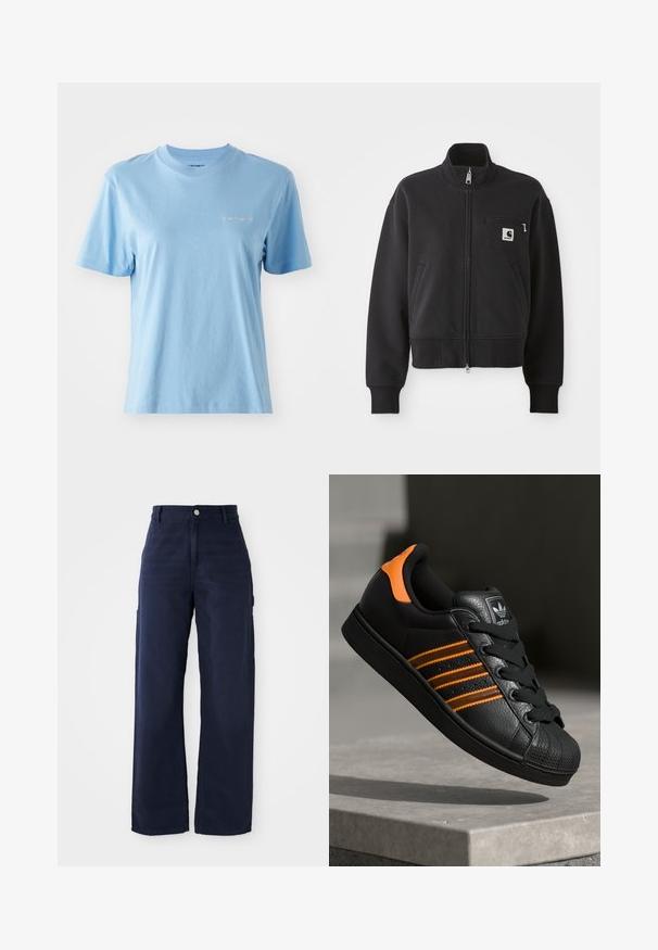 Mustmustriidi must jakk lühikese disainiga, kõrge kraega, esikottide ja väikese rinnataskuga, millel on logo aktsent. Pehme kanga tekstuur.; Lühikeste varrukatega, ümmarguse kaelusega T-särk, mis on valmistatud pehmest puuvillast helesinises värvitoonis, esitades rinnal väikest valget Carhartti logo. Sile tekstuur.; Tumed sinised laiad cargo püksid, valmistatud vastupidavast puuvillakangast, küljetaskute ja nup closure'iga vööl.; Mustad mustad mustad oranzhides üksikasjad, kolm horisontaalset triipu, tekstureeritud nahk pealisosa, kummist varbaosa ja mustad paelad.