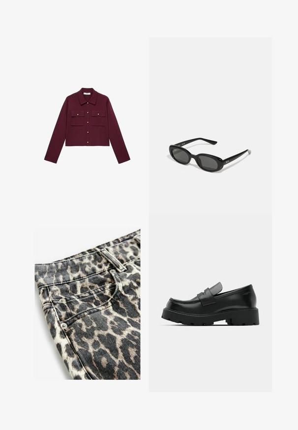 Burgunderfarbenes kurz geschnittenes Jackett mit langen Ärmeln, Knopfverschluss, zwei Brusttaschen und goldenem Knopf-Akzenten. Glattes Material und klassisches Kragen-Design.; Kurzärmliges, tiefburgunderfarbendes Poloshirt aus strukturiertem Stoff, mit V-Ausschnitt, drei Knöpfen und einem verstärkten Kragen.; Leopardenmuster-Denimstoff in Schwarz- und Beigetönen, mit Metallnieten, gesteppten Taschen und einem strukturierten Design des Taillenbunds.; Schwarze Leder-Loafers mit einer chunky strukturierten Sohle, ausgestattet mit einem Riemen über dem Spann und einer glatten, polierten Oberfläche.; Schwarze Sonnenbrille mit ovalen Gläsern, glänzendem Kunststoffrahmen und schlanken Bügeln. Mit Ray-Ban-Logo in Weiß an der Seite.; Schwarze Lederhandtasche mit goldenen Hardware-Akzenten, ausgestattet mit einem charakteristischen Verschluss, einem abnehmbaren Schultergurt und einer strukturierten Oberfläche.