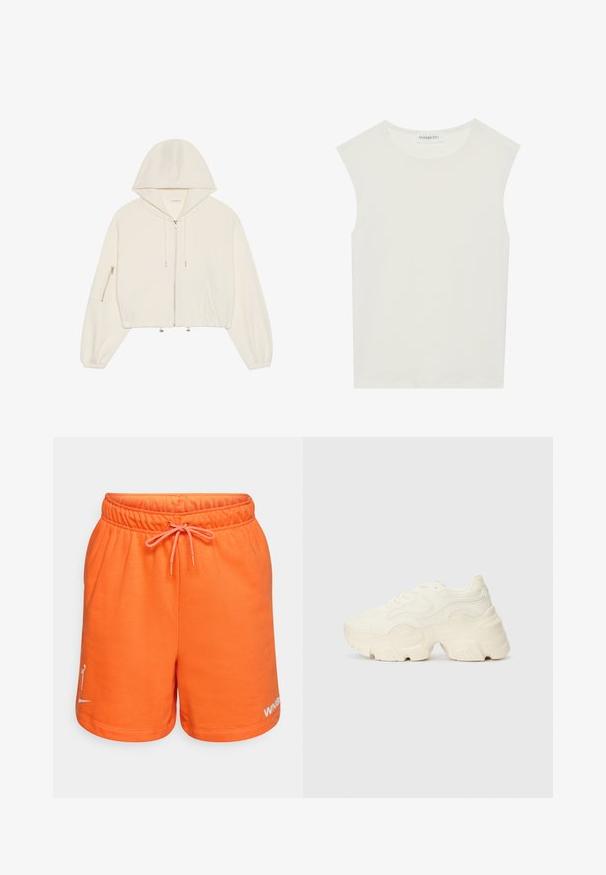 Hanorac alb scurt, realizat dintr-un material moale, cu un fermoar frontal, șnur și o buzunar cu fermoar pe mânecă. Mâneci lungi și voluminase.; Top alb fără mâneci, cu decolteu rotund. Fabricat dintr-un material neted, prezintă o croială lejeră și un design minimalist. Fără modele sau accente.; Shorts din bumbac portocalii cu talie elastică și șnur. Prezentăm un logo pe piciorul stâng în alb. Textură netedă și design lejer.; Tenisi albi voluminoși, fabricați din plasă texturată și materiale sintetice, cu o talpă groasă și detalii de model intricate pe laturi.