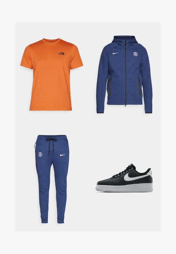 Marineblå hættetrøje lavet af blødt stof, der har fuld lynlås, sidelommer og et logo-patch. Den har et struktureret design med hætte.; The North Face M SS SIMPLE DOME TEE - Sports T-shirts - earthen copper; Blå atletiske sweatpants med snor i livet, sidelommer med lynlås, sorte detaljer og logoer: PSG-emblem og Nike swoosh.; Sort lædersneaker med tekstureret overflade, hvid Nike swoosh, grå sål, rund tå og snørebåndsdesign. Har perforeringer på tåboksen.