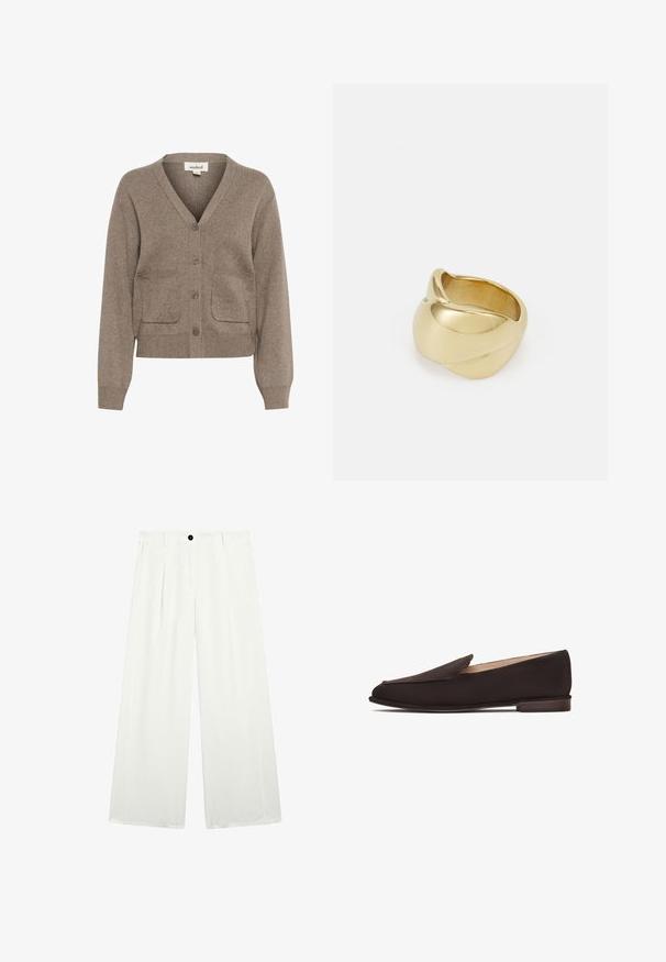 Cardigan marron en tissu doux avec un col en V, fermeture à boutons, deux poches avant et des poignets et un ourlet côtelés.; Blouse blanche à manches courtes en tissu léger. Dotée d'un col rond et d'une coupe décontractée avec une texture lisse et douce.; Pantalons à jambes larges en tissu blanc, présentant un unique bouton noir à la taille, deux poches avant et une texture lisse et nette.; Loafers noirs avec une tige en tissu lisse, bout pointu et petit talon en bois. Présentent un design simple sans fermeture visible ni ornements.; Bague couleur or avec un design lisse et torsadé. Présente une surface brillante et des bords arrondis, créant une forme fluide et homogène.