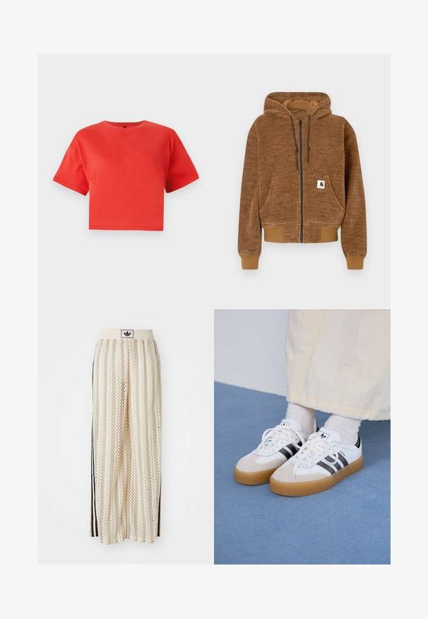 Fleece com fecho éclair castanho, capuz com cordão, bolso frontal, punhos e bainha canelados, e etiqueta branca da marca Carhartt no bolso.; T-shirt curta vermelha feita de algodão, com gola redonda e mangas curtas. Textura suave sem padrões ou detalhes visíveis.; Calças largas de cor creme com um padrão em zigzag, apresentando uma cintura com logotipo preto e riscas laterais pretas. Tecido leve e texturizado.; Ténis brancos com riscas pretas e detalhes em camurça bege. Apresentam uma sola de borracha texturizada e atacadores brancos lisos, usados com meias de tom claro.