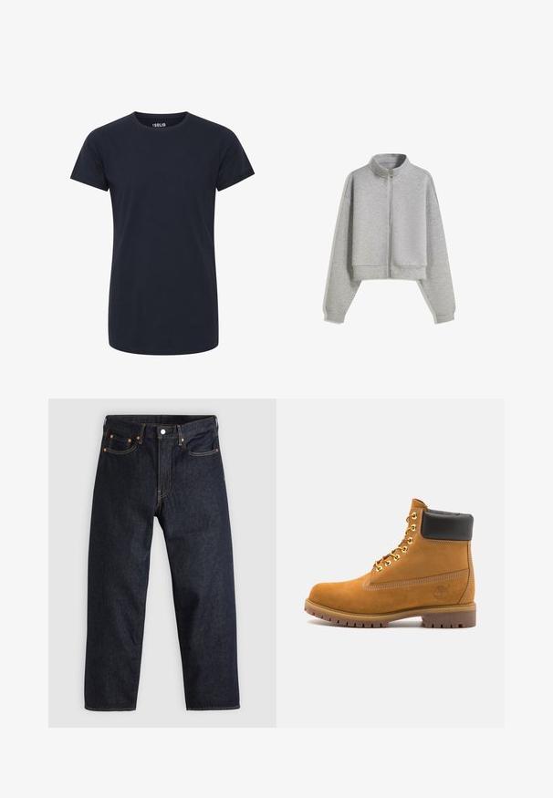 Przycięta szara bluza z zamkiem błyskawicznym, z wysokim kołnierzem, długimi rękawami i ściągaczami. Wykonana z miękkiego, lekkiego materiału o gładkiej fakturze.; Gładka, ciemnoniebieska, krótki rękaw t-shirt z okrągłym dekoltem, o slim fit, bez widocznych logo i wzorów.; Granatowe dżinsy w prostym kroju, z pięcioma kieszeniami, kontrastującymi pomarańczowymi szwami oraz zapięciem na guzik. Brak widocznych wzorów lub zdobień.; Beżowe zamszowe botki sięgające kostki z czarną wyściełaną krawędzią, złotymi oczkami, białymi detalami szycia oraz wytrzymałą gumową podeszwą z wyraźnym bieżnikiem.
