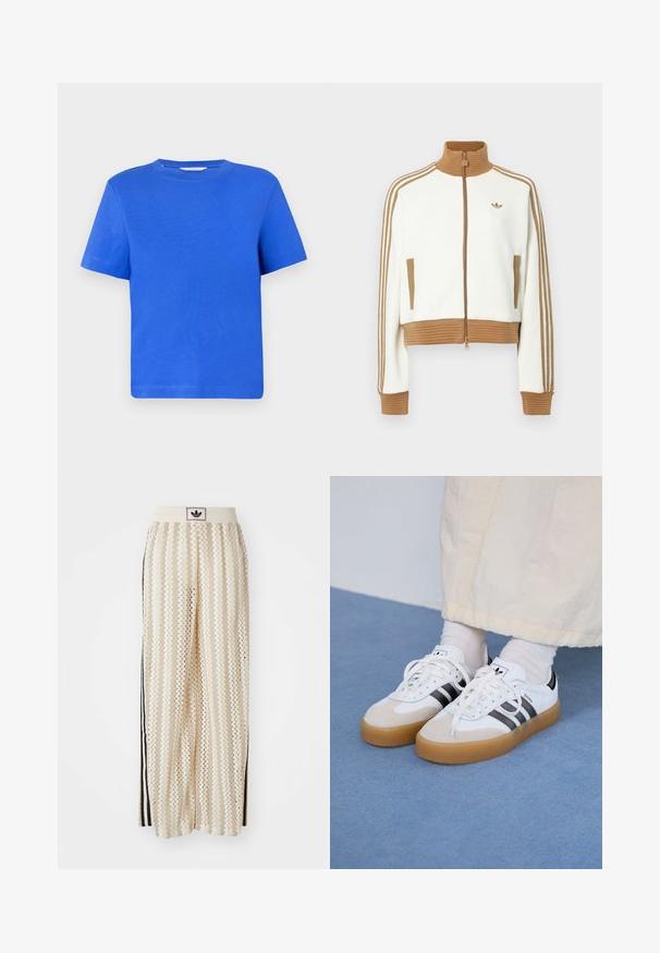 Jaqueta branca corta com um colarinho e punhos castanhos canelados. Apresenta dois bolsos laterais e três riscas castanhas nas mangas. Logótipo bordado.; T-shirt azul de manga curta feito de algodão. Apresenta um decote redondo e um design simples, em uma única cor. Textura suave, ajustamento descontraído.; Calças largas de cor creme com um padrão em zigzag, apresentando uma cintura com logotipo preto e riscas laterais pretas. Tecido leve e texturizado.; Ténis brancos com riscas pretas e detalhes em camurça bege. Apresentam uma sola de borracha texturizada e atacadores brancos lisos, usados com meias de tom claro.