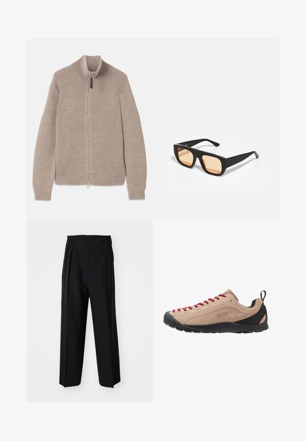 Beige gestrickter Reißverschluss-Pullover mit gerippter Textur, hohem Kragen und langen Ärmeln. Verfügt über einen metallischen Reißverschluss und keine weiteren Muster.; Schwarzes Hemd mit Knopfleiste und langen Ärmeln, aus glänzendem, glattem Material. Verfügt über einen klassischen Kragen und sichtbare Knopfleiste.; Schwarze, plissierte Hose mit geradem, weitem Bein. Hergestellt aus glattem Stoff, mit Knopfverschluss und Gürtelschlaufen.; Beige Wildleder Sneaker mit roten Schnürsenkeln, schwarzer Gummisohle und Mesh-Akzenten in der Nähe der Ferse für Atmungsaktivität und Komfort.; Schwarze quadratische Sonnenbrillen mit orange getönten Gläsern. Mattes Finish mit dicken Rahmen. Gerade Bügel ohne Verzierungen.; Schwarze Lederhandtasche mit Kordelzugverschluss, weicher Textur, runder Form und minimalistischem goldenen Logo an der Seite. Mit einem Schulterriemen.