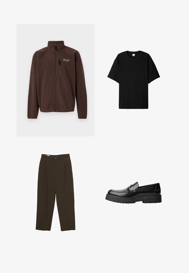Barna polárdzseki magas gallérral, elülső cipzárral és oldalsó cipzáras zsebbel. A mellkason hímzett logó található, valamint texturált anyag jellemzi.; Fekete, bordázott, rövid ujjú póló kerek nyakkal, laza szabással és textúrázott felülettel. Egyszerű dizájn; nincsenek rajta grafikák vagy díszítések.; Sötétbarna, szabott nadrág elülső redőkkel, övhurkokkal és gombos záródással a deréknál.; Fekete bőr loaferek vastag, bordázott talppal és díszcsíkkal az upper rész felett, bal oldali profilmódban, fehér háttér előtt.