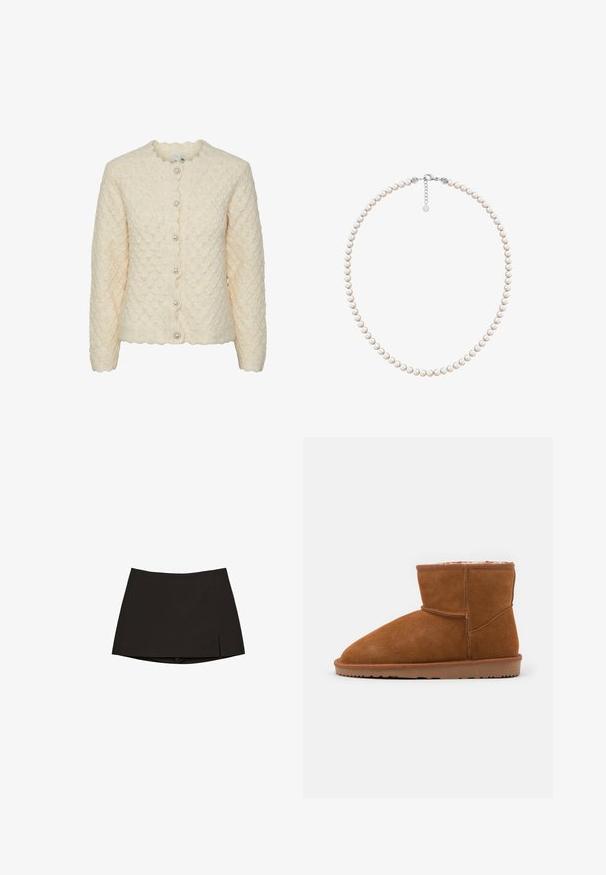 Dlhý rukáv, krémový kardigán s textúrovaným diamantovým vzorom, zubatým golierom a piatimi dekoratívnymi perlovými gombíkmi vpredu.; Dvoje dlhých rolákov, jeden biely a jeden čierny, vyrobených z hladkej, elastickej tkaniny, obidva so slim-fit strihom a vysokými goliermi.; Čierna mini sukňa so strihom do rovna a miernym bočným roz裂aním. Vyrobená z hladkej textílie, so čistým lemom a minimalistickým dizajnom.; Hnedé semišové členkové topánky s okrúhlou špičkou a mäkkou podšívkou, vybavené plochou gumovou podrážkou a minimálnymi švovými detailami.; Náhrdelník z sladkovodných perál s rovnomernými guľatými bielymi perlami, osadený so strieborným zapínaním a predlžovacím reťazcom pre nastaviteľnú dĺžku.