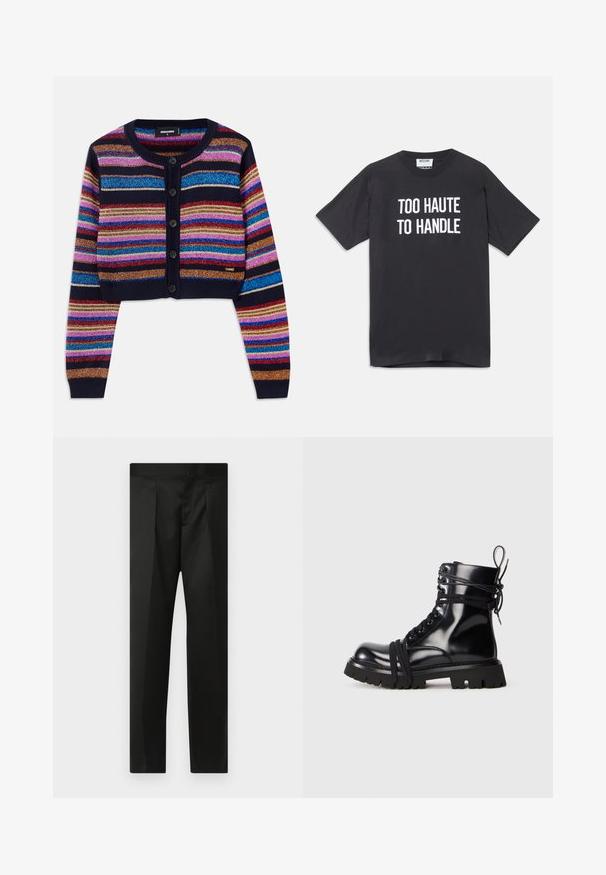 Dryžuotas trumpas megztinis tamsiai mėlynos spalvos, su ryškiomis daugiaspalvėmis blizgančiomis juostelėmis, įgudusiais rankogaliais ir penkių mygtukų priekinio uždarymo sistema.; Juoda medvilninė marškinė su trumpomis rankovėmis ir apvalia iškirpte, priekyje užrašyta balta tekstu "PER DAUG KARŠTA VALDYTI".; Juodos kelnės su lygiu audiniu, pritaikytu dizainu, tiesiomis kojomis ir plokščiu juosmeniu be matomų užsegimų ar kišenių.; Juodas lakinės odos batas su storu padu, apvalia nosimi ir ryšio detalėmis. Yra apvyniojamos raišteliai ir kilpa prie kulno.