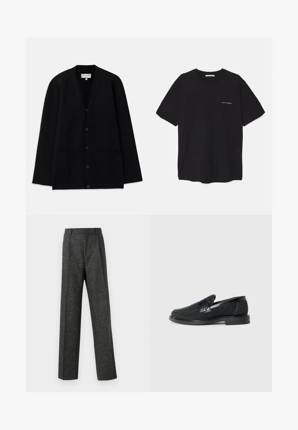 Zwarte cardigan van zacht materiaal, met een V-halslijn, knoopsluiting en twee voorzakken. Eenvoudige, relaxte silhouet.; Zwarte katoenen T-shirt met een ronde hals, korte mouwen en een witte logo-print op de linkerkant van de borst. Eenvoudig, effen kleur ontwerp.; Grijze op maat gemaakte broek van gestructureerde stof, met twee voorplooien en een rechte pijp. Geen zichtbare zakken of versieringen.; Zwartegeweven instap schoenen met een glad leren accent aan de bovenkant, een ronde neusontwerp en een laag profiel rubberen zool.