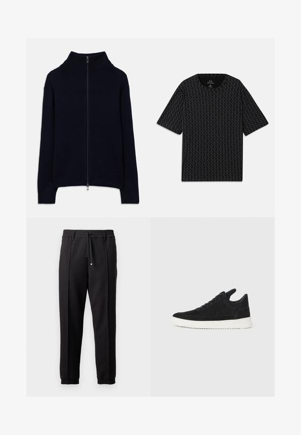 Svetrov navy modre barve z rebrastim pletenjem, dolgimi rokavi, visokim ovratnikom in celotnim srebrnim zadrgo, položen na beli podlagi.; Črna majica s kratkimi rokavi, ki vsebuje teksturiran vzorec iz izmeničnih logotipov 'A', z okroglim izrezom. Narejena iz lahkega materiala.; Črne hlače z pasom, vrvico in elastičnimi manšeti. Imajo nabore in gladko teksturirano blago.; Črne semiš športne copate z belo gumijasto podplatom, ki imajo toneče šive in vezalni dizajn. Gladka tekstura z modernim, poenoteno oblikovano silhueto.