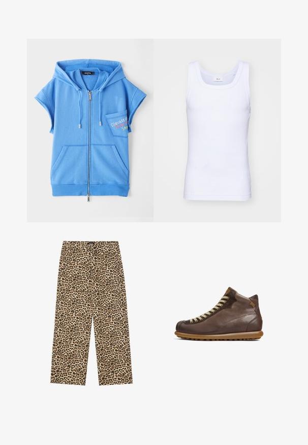 Gilet con zip blu realizzato in tessuto morbido, con tasca frontale, maniche corte e testo ricamato sul petto.; Canottiera bianca in cotone senza maniche con scollatura rotonda, caratterizzata da una texture liscia e una vestibilità aderente, progettata per l'abbigliamento casual.; YOURTURN UNISEX - Jeans baggy - beige/black; Camper PELOTAS ARIEL - Stivaletti stringati - dunkelbraun