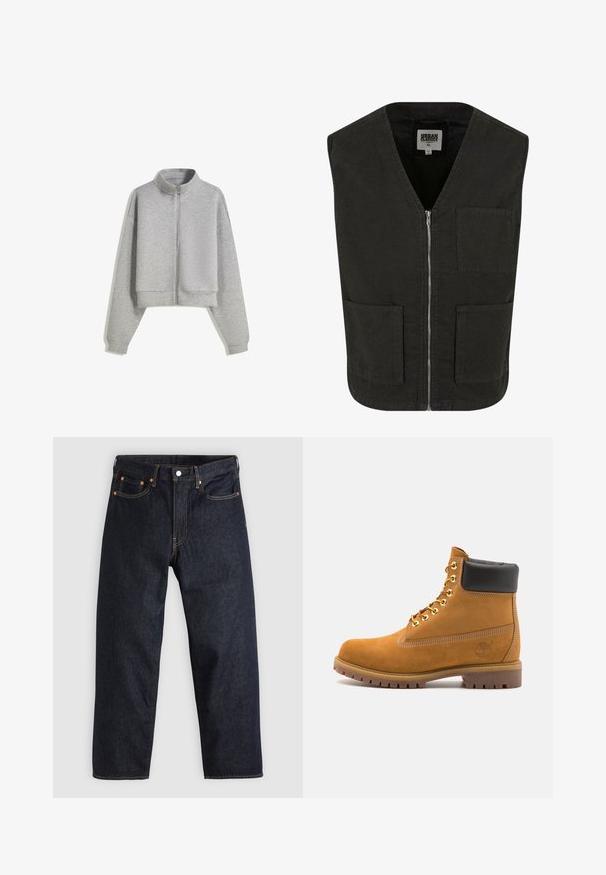 Korte grijze zip-up sweatshirt met een hoge kraag, lange mouwen en geribbelde manchetten. Gemaakt van zacht, lichtgewicht materiaal met een gladde textuur.; Zwarte mouwloze vest gemaakt van biologisch katoen, met een V-hals, een ritssluiting aan de voorkant en twee zijzakken. Minimalistisch ontwerp.; Witte spiergetailleerde t-shirt van katoen. Ronde hals, korte mouwen, gladde textuur. Klein zwart logo-label aan de zoom. Eenvoudig ontwerp.; Donkerblauwe denim jeans met een rechte snit, vijf zakken, contrasterende oranje stiksels en een knoopsluiting. Geen zichtbare patronen of versieringen.; Tan suède enkelboot met zwart gevoerd kraagje, gouden metalen oogjes, witte stikdetails en een robuuste rubberen zool met uitgesproken profiel.