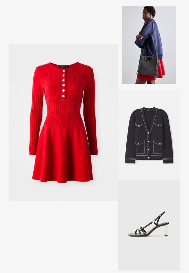 Tmavě modrý cardigan vyrobený z měkké pleteniny s kontrastním bílým prošíváním, s dvěma předními kapsami a kulatými stříbrnými knoflíky.; Červené úpletkové šaty s dlouhými rukávy, přiléhavým korzetem a rozšířenou sukní. Mají kulatý výstřih a pět bílých knoflíků vpředu.; Černé sandály na podpatku s několika úzkými pásky, designem s objímáním paty a stříbrným akcentem na podpatku. Hladký svrchní materiál a čtvercový podpatek.; Šedá semišová kabelka s třásněmi, velkým otvorem na horní rukojeti a tenkým popruhem. Modelka má na sobě námořnický kabát a červenou sukni.