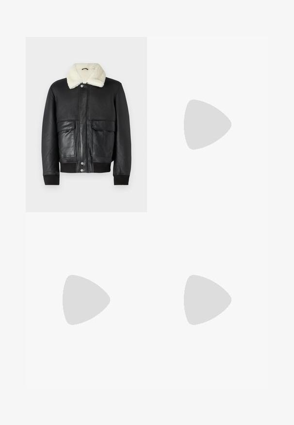 Chaqueta de cuero negra con un cuello de borrego crema, con dos bolsillos frontales y puños acanalados en el dobladillo y las mangas.; Camisa de manga corta hecha de una tela azul clara con un patrón de cuadros, que presenta un cierre frontal con botones y un bolsillo en el pecho.; Pantalones negros con cintura elástica y diseño de pierna recta, con una textura suave y sin patrones o herrajes visibles.; Zapato negro de ante con cordones, punta redonda, suela ligera de color crema y sutiles acentos de costura azul en la parte superior.