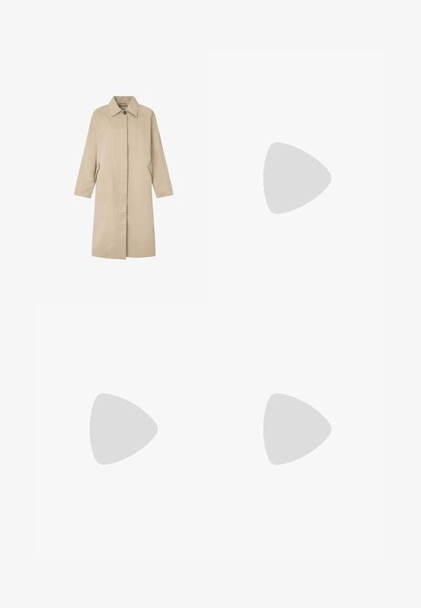 Jasno beżowy płaszcz o prostym kroju, minimalistycznym designie, spiczastym kołnierzu, długich rękawach i kieszeniach bocznych. Wykonany z gładkiego materiału.; Czarna bluza z kapturem z miękkiego materiału, w luźnym fasonie, z prążkowanymi mankietami i subtelnym detalem logo z przodu.; Czarne, wysokie dżinsy o szerokich nogawkach z detalami w postaci szwów z przodu, zapięciem na guzik, szlufkami na pasek i przednimi kieszeniami na jasnym tle.; Czarne i metaliczno-srebrne buty sportowe z zaokrąglonym noskiem, trzema czarnymi paskami i teksturowaną cholewką. Czarne sznurówki i gumowa podeszwa.