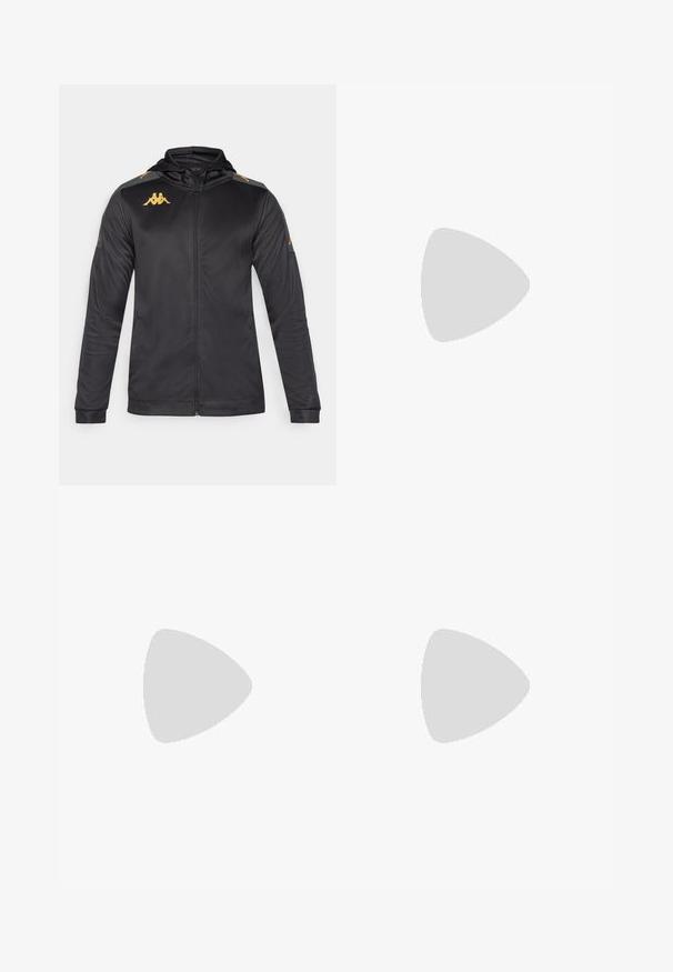 Fekete kapucnis zipzáros dzseki, sima anyagból készült. Arany logóval rendelkezik a mellkason és a vállon, valamint szürke díszítéssel a ujjakon.; Sötétkék sportpóló sima, könnyű anyagból, rövid ujjú, kerek nyakkal, bal vállán fehér logóval.; Fekete sportnadrág, sima, könnyű anyagból készült. Rugalmas derékrésszel és karcsú fazonnal rendelkezik, cipzáras zsebeivel.; Fekete focicipő, texturált szintetikus felsőrésszel, ezüst részletekkel és fűzős kialakítással. Formázott talppal rendelkezik, látható stoplival a tapadás érdekében.