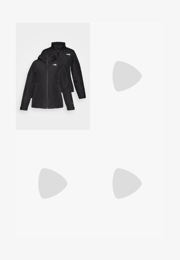 Giacca nera due in uno con uno strato esterno impermeabile dotato di cappuccio e uno strato interno trapuntato. Entrambi gli strati presentano chiusure con zip e loghi.; The North Face SIMPLE DOME REGULAR HOODIE - Felpa con cappuccio - medium grey heather; Pantaloni neri da esterno realizzati in tessuto durevole. Presentano tasche con zip, pannelli rinforzati sulle ginocchia e un design a taglio dritto per la massima mobilità.; Scarpa da trekking nera con una tomaia texturizzata, chiusura con lacci e una suola di gomma spessa che presenta un logo prominente sul lato e disegni del battistrada.