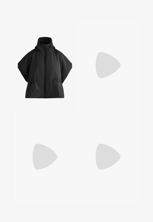 Fekete puffamellény magas gallérral, nagy ujjakkal és középen cipzárral. Oldalsó zsebekkel rendelkezik, sima, matt felülettel.; Szürke pulóver puha pamut keverékből, kerek nyakkal, hosszú ujjal és bordás végű szegéllyel. Kis logó részlet elöl.; Széles szárú fekete nadrág puha anyagból, magas derékkal és két cipzáras zsebbbél, diszkrét varrással az oldalakon.; Fehér sportcipők hálós és szintetikus anyagokból, fűzős dizájn, párnázott bokarésszel és érdes talppal a tapadás érdekében. Könnyű felépítés.