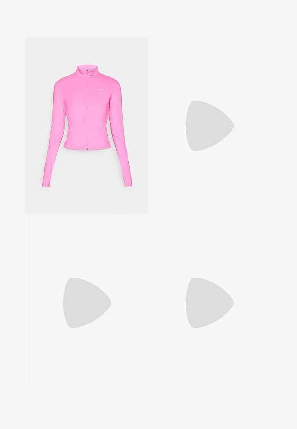 Roza atletska jakna s stalnim ovratnikom, dolgimi rokavi in sprednjim zadrgo. Ima majhen srebrni logotip na levem prsnem delu. Gladek material.; Svetlo modra nosečniška jopa s puhastimi rokavi, ima cvetlične vzorce izrezkov na rokavih, izdelana iz mehkega bombažnega materiala, z rebrastim zaključkom na spodnjem robu.; Modre legice z visokim pasom iz gladkega, raztegljivega materiala, s stranskimi žepi in ravnimi šivi za večje udobje in slog.; Bela športna čevlja z mrežasto zgornjico, oblazinjeno ovratnico in debelim, strukturovanim podplatom. Ima svetlo sivo akcentacijo in logotip "New Balance" na strani.