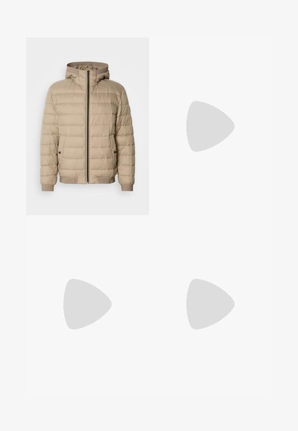 Kreemja puffer-jakk horisontaalsete õmblustega, kapuutsiga, ees luku sulgemisega, küljetaskud nuppudega ja soonikvarrukad ning -äär.; Heledbeegist puuvillane T-särk lühikeste varrukatega, ringkaelusega, mille keskosas on must trükitud tekst "SAMSE SAMSØ COPENHAGEN".; Tumesinine denimist teksased otse jala disainiga. Omab nupuvajutust ja luku sulgemist, viit taskut ja kontrastsete õmbluste detaile.; Must sõlmiga mustad nahast kontsad, ümarate varvastega, sileda pinna ja madala, tekstuuriga kummitald. Puhtad jooned ja minimalistisch disain.