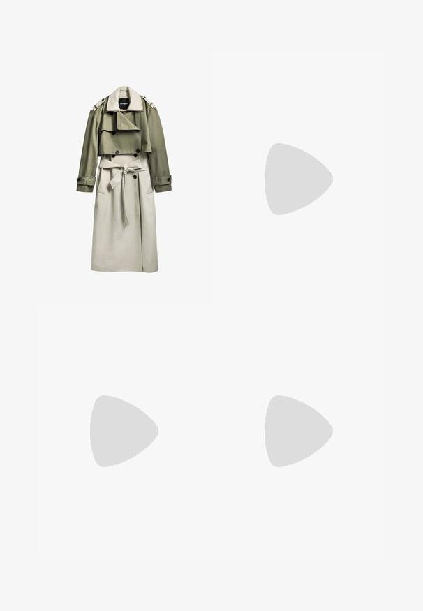 Khakifarbener und beiger Trenchcoat mit einem doppelt geknöpften Vorderteil, Gürtel, verkürzter oberer Lage und Schulterklappen. Hergestellt aus einem glatten Stoff.; Weißes T-Shirt mit kurzen Ärmeln aus Rippstoff, das ein verstreutes Muster aus kleinen gelben Ananas mit grünen Blättern aufweist.; Next Jeans Shorts - khaki green; Schwarze Wildleder- und Leder-Sneaker mit einem cremefarbenen Seiten-Swoosh und einer hellcremefarbenen Ferse. Ausgestattet mit beige Schnürsenkeln und einer Gummilaufsohle.; Schlangenmuster-Tasche mit einem gebogenen Griff. Hergestellt aus strukturierten, beige- und braunfarbenen Materialien, die ein markantes Diamantmuster aufweisen.