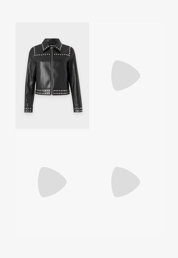 Giubbotto di pelle nera con borchie argentate lungo le spalle, i polsini e l'orlo, con chiusura a zip e design del colletto classico.; Abito nero con top in maglia aderente e spalline sottili, bordatura in pizzo e orlo in pelliccia nera a strati per aggiungere texture e dettagli.; Bershka Sandali con tacco - black; Borsa a spalla in pelle nera intrecciata con una forma morbida e ampio manico. Caratterizzata da un design testurizzato e intrecciato con una finitura liscia.