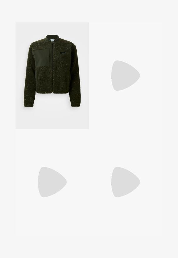 Zelená fleecová bunda s předním zipem, žebrovaným límcem a texturovaným povrchem, na hrudi s plochou látkovou nášivkou a logem.; Tři tílka v mátové zelené, černé a béžové barvě; vyrobená z žebrované látky s kulatým výstřihem a bez rukávů. Viditelná značková etiketa.; Tyrkysové široké tepláky s elastickým pasem, s třemi bílými pruhy po stranách a logem Adidas na levé straně.; Masivní béžové tenisky s síťovinou a hnědými akcenty, doplněné oranžovými detaily a strukturovanou podešví. Nošeny s růžovými kalhotami, což vytváří neformální vzhled.