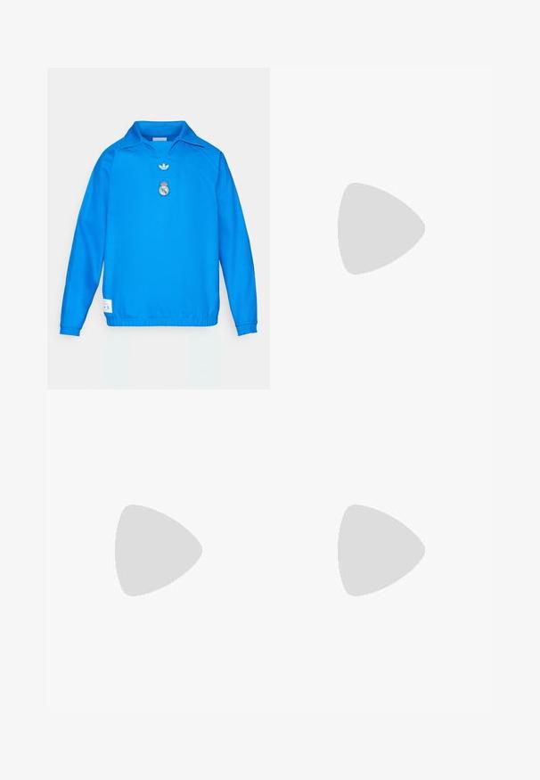 adidas Originals REAL MADRID ICON DRILL TOP - Casaco para exterior - bluebird/white; adidas Performance ARSENAL FC 24/25 TIRO24  JERSEY - Camisola de futebol - night sky; Calças de desporto azul claro feitas de um tecido suave, com um cós elástico e riscas laterais contrastantes em preto.; adidas Originals ADIDAS GAZELLE SHOES - Botas de futebol de salão - real madrid/bluebird/footwear white/crew yellow