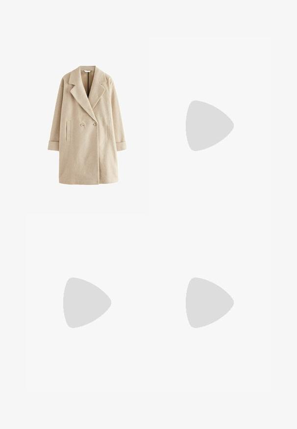 Beige ullblandad dubbelknäppt kappa med slag, två sidofickor och en avslappnad passform. Har texturerat tyg och knappdetaljer.; Vit linne med spetsöverdel, djup v-ringning och plisserad midja. Justerbara tunna axelremmar och knytning fram ger mångsidighet.; Svarta denimjeans med avslappnad passform, rak benprofil, femficksdesign och en något bleknad textur. Knapp och dragkedja framtill.; Svart patenterat läder slingback-sko med spetsig tå, två remmar, guldfärgade cirkulära detaljer och en låg blockklack.; Svart läderaxelväska med en slät textur, något böjd form och en gulddragkedja som accent. Har en bred rem för enkel bärning.
