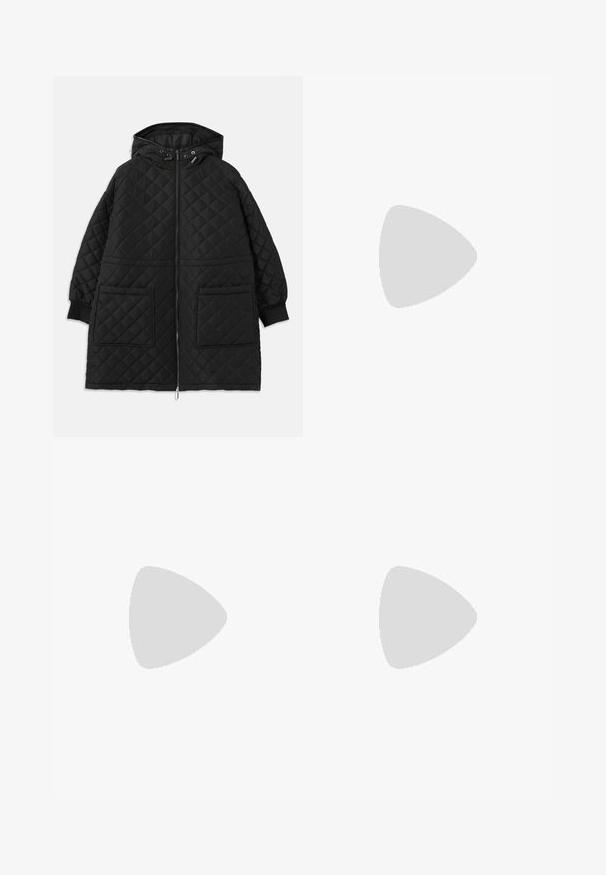 Mustruudist kübaraga must jakk esihingel, kahe suure plaastri taskuga, pihikute pööristhe ja reguleeritavate nööridega kapuutsil.; Mustade lühikeste varrukatega T-särk ümmarguse kaelusega. Omab kontrastset valget ja metallik aktsendiga "AX" logo ning "ARMANI EXCHANGE" teksti. Pehme kangas.; Kohandatud mustad denim teksad kõrge vöökohtadega ja flared jalgadega, millel on nähtav õmblus, viie tasku disain ja vasktooni riistvarakaunistused.; Mustad seljatoega mustad kontsakingad, millel on terav nina, läikiv nahkviimistlus ja väike kand kuldse detailiga. Sujuv disain avatud seljaprofiiliga.