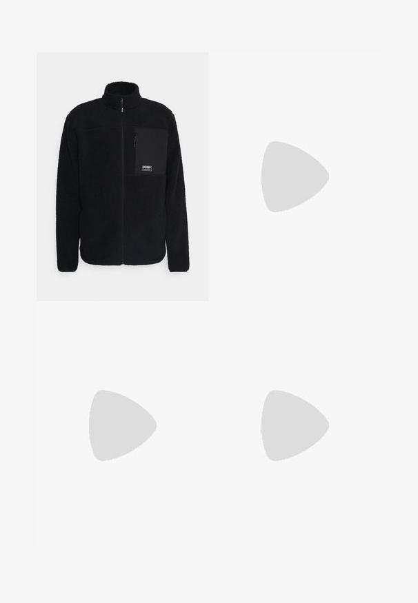 Veste en polaire noire avec col montant, fermeture éclair à l'avant et poche sur la poitrine gauche. Présente un tissu texturé et une étiquette logo sur la poche.; T-shirt noir en coton à manches courtes avec col rond, featuring un logo discret sur la poitrine et une coupe décontractée.; Pantalons noirs d'extérieur en matériau léger. Présentent un design ajusté, deux boutons à la taille et des poches avant. Texture lisse.; Chaussures de cyclisme blanches et argentées avec une tige en mesh, des accents texturés, des sangles ajustables et une semelle en caoutchouc pour l'adhérence et la stabilité.