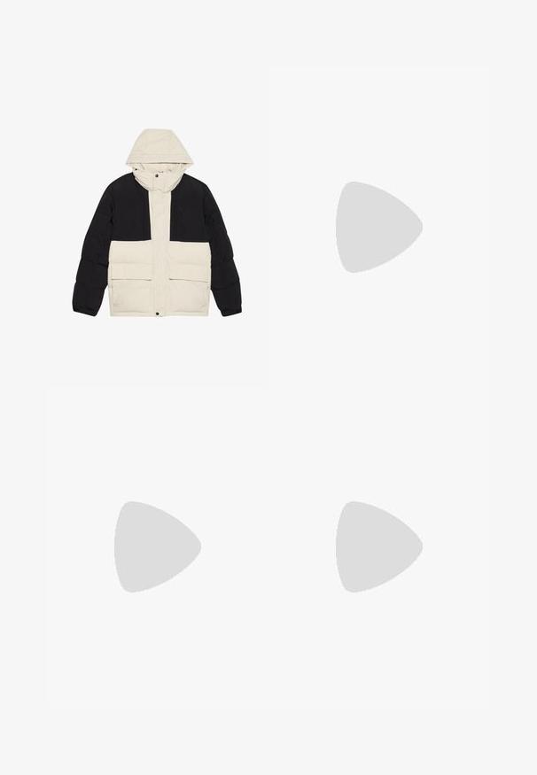 Veste matelassée avec une partie supérieure noire et une partie inférieure crème, dotée d'une capuche et de deux poches frontales. Tissu texturé et fermeture à pression.; T-shirt blanc à manches courtes avec le texte rouge "Édition Originals du Studio" sur la poitrine gauche, présenté sur un fond gris neutre.; Pantalon en velours côtelé brun avec taille élastique et cordon de serrage, offrant une coupe décontractée et des jambes droites, surface texturée avec un motif côtelé.; Baskets blanches, bleu marine et grises avec un design en matériaux mélangés, présentant une tige texturée, des lacets plats et une semelle rembourrée.