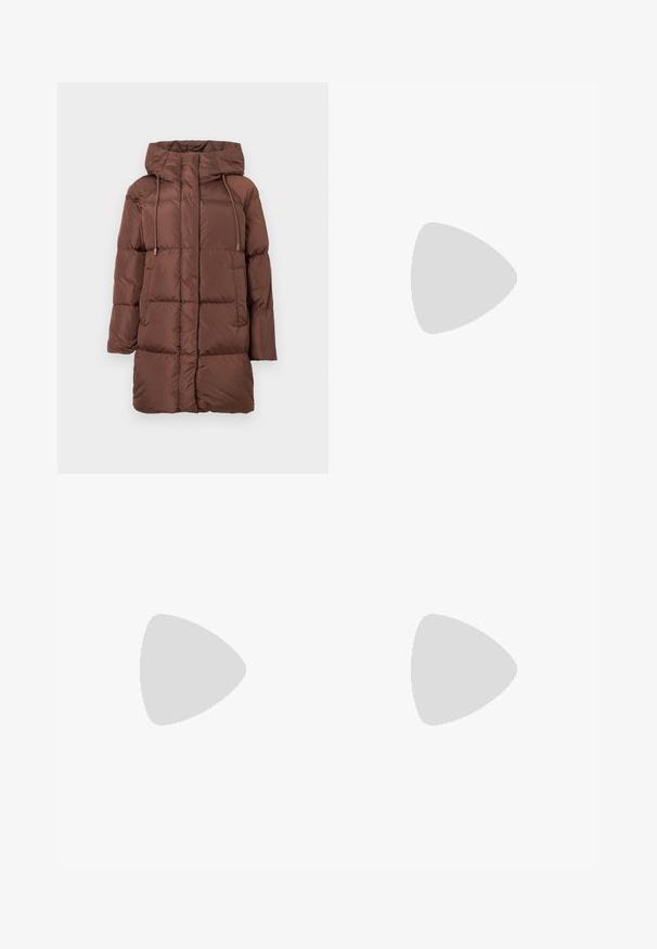 Manteau en duvet marron avec une capuche, présentant un design matelassé, des accents à cordon de serrage, des manches longues et une coupe mi-longue. Texture lisse.; Blouse blanche à manches courtes avec broderie florale bleue, un col rond et des motifs délicats sur le devant et les manches.; Jeans en denim bleu à taille haute et jambes larges, avec une fermeture à bouton, des passants de ceinture et des détails de couture subtils le long des poches et des ourlets.; Bottine en cuir noir avec un bout rond, un talon carré, une fermeture éclair sur le côté et des coutures décoratives sur l'empeigne. Texture lisse, design classique.