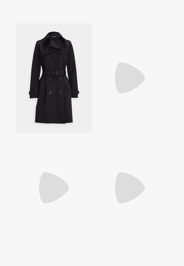 Trench coat nero in tessuto liscio, caratterizzato da bottoni doppiopetto, vita con cintura e due tasche laterali.; T-shirt bianca a maniche corte realizzata in tessuto a costine. Collo rotondo, vestibilità regolare e dettagli di cucitura sottili. Senza motivi o grafiche.; Bermuda in denim blu con taglio dritto, dotate di cintura, cinque tasche e dettagli di cucitura sottili lungo le cuciture.; Pantofole da balletto nere in pelle con punta arrotondata, texture liscia, dettagli di cucitura minimi e design con suola flessibile.