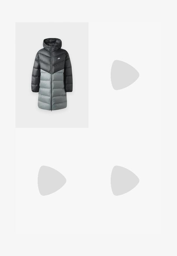 Jachetă lungă căptușită, cu un design în culori blocate negru și gri, glugă, închidere cu fermoar frontală și logo-ul Nike pe pieptul stâng. Textură netedă.; Tricou din bumbac negru cu un grafic floral colorat pe spate, având text alb dedesubt și croială clasică la gât. Mâneci scurte.; Pantaloni de trening albaștri dintr-un material moale, cu un elastic la talie și șnur, cu picioare conice și un detaliu mic cu logo pe lateral.; Pantofi sport bleumarin cu logo alb, din suede și plasă, având guler căptușit, șireturi plate și talpă din cauciuc texturat negru.