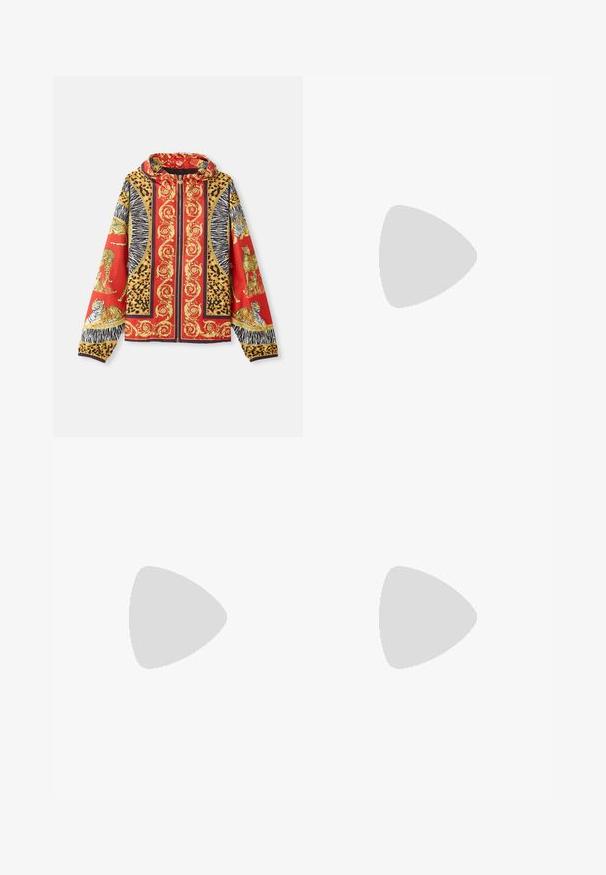 Kapiuojanti zip striukė su raudonais, auksiniais, leopardų ir zebrų raštais, taip pat iliustruotais tigrais ir leopardais ant rankovių ir priekinių panelių.; GCDS BAND LOGO REGULAR - Marškinėliai su spaudiniu - black; Han Kjøbenhavn PANELLED TRACK TROUSERS - Treningo apatinė dalis - anthracite black; Juodų suede sportbačių su balta gumine padu, su toniniais siuvinėjimais ir raištelių užsegimu. Sklandus paviršius su šiuolaikine, laiko forma.