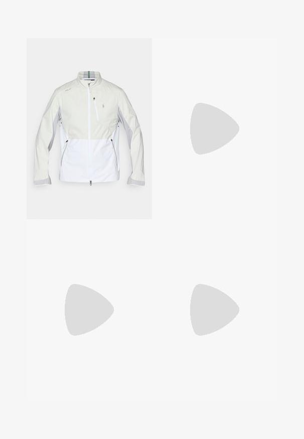 Lekka kurtka w kolorze off-white i jasnoszarym, z zamkiem z przodu, wysokim kołnierzem, ukośnymi bloki kolorów oraz wieloma kieszeniami na zamek.; Granatowa koszulka polo z gładkiego materiału, z trzema guzikami przy kołnierzyku, białymi akcentami kołnierza oraz logo po lewej stronie klatki piersiowej.; Granatowe spodnie męskie o slim fit, wykonane z gładkiego materiału, z płaskim przodem i standardowym paskiem w talii z szlufkami.; Białe buty sportowe z czarną i neonowozieloną podeszwą, z siateczkowym wierzchem, teksturowanym wzorem i odblaskowymi akcentami.