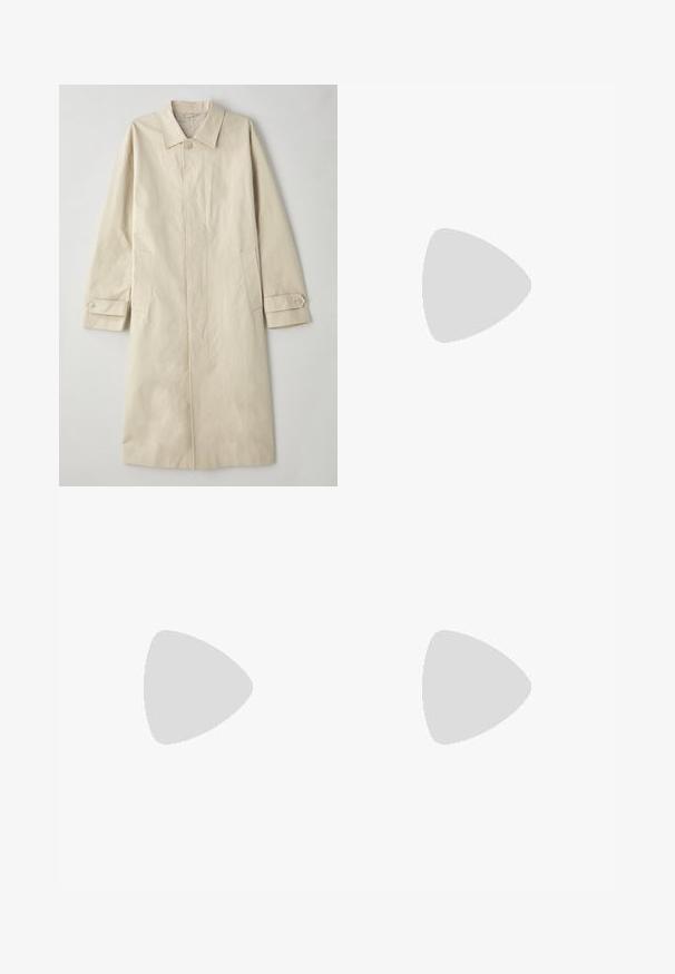 Beige, knielanger Mantel aus einer Baumwollmischung. Verfügt über einen Reverskragen, eine Frontknopfleiste und seitliche Taschen mit Klappen.; Olivgrünes Kurzarmhemd aus strukturiertem Stoff, mit Knopfleiste und Kragen, sichtbaren Nähten und einem abgerundeten Saum.; Helle beige Leinenhosen mit geradem Schnitt, subtiler Textur, vorderer Knopfverschluss und zwei Seitentaschen. Maßgeschneidert für eine saubere Silhouette.; Sneaker aus hellgelbem Wildleder und Leder, mit gepolsteter Sohle und gestalteten Akzenten. Klassisches Schnürdesign mit runder Zehenform.