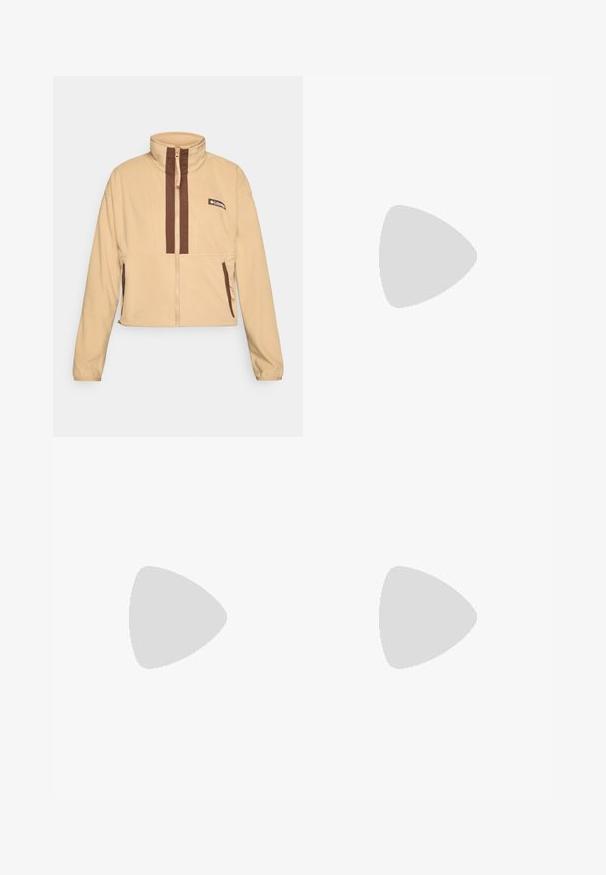 Beige fleecejakke med høy krage, med brune vertikale striper og glidelås, aksentuert med sidelommer og en logopatch.; Lett kortermet T-skjorte i lys kremfarge, med teksturert stoff, raglanermer og en liten "Salomon"-logo på forsiden.; Lys brun atletisk shorts med svart midjebånd, rosa aksenter og reflekterende merke. Laget av teksturert, pustende materiale.; Sorte joggesko med et pustende mesh-overdel, gummisåle, hvit dempemellomsåle og reflekterende lisser. Vibram-logo på sålen.