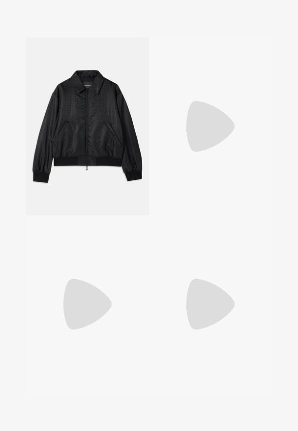 Chaqueta bomber negra con cierre de cremallera, que presenta un acabado suave de satén, bolsillos laterales y un patrón de puntos en el frente. Puños y dobladillo acanalados.; Camiseta de algodón negra con cuello redondo, mangas cortas y un estampado de logo blanco en el lado izquierdo del pecho. Diseño simple y de color sólido.; Pantalones gris ajustados hechos de una tela texturizada, con dos pliegues frontales y un diseño de pierna recta. Sin bolsillos visibles ni adornos.; Zapato negro de tejido con un acento de cuero suave en la parte superior, diseño de punta redonda y suela de goma de perfil bajo.