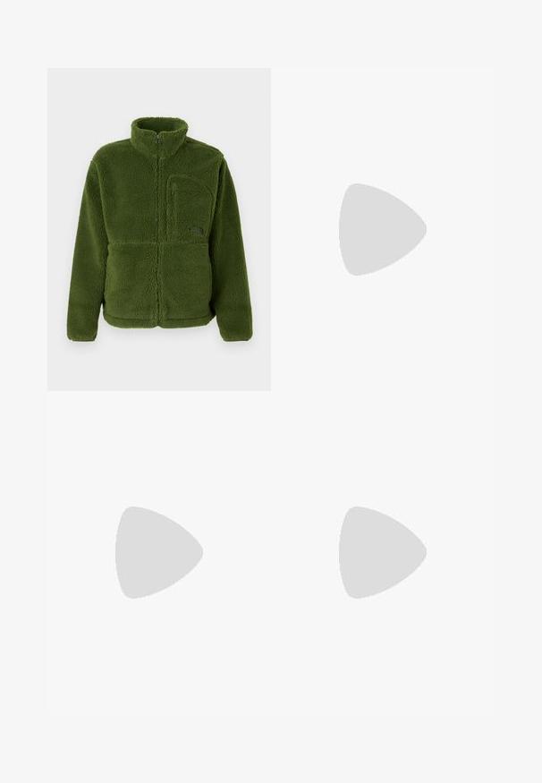 Jachetă din fleece verde, cu fermoar pe toată lungimea, guler înalt, buzunar pe piept cu fermoar, mâneci lungi și material texturat moale.; Pulover de culoare crem, cu un design texturat, guler rotund și mansete cu nervuri. Prezintă un model subtil de logo pe întreaga suprafață.; Pantaloni dintr-un material ușor, de nuanță verde deschis, cu un model de crengi de copac maronii, design cu picioare largi și două buzunare frontale.; Adidași negri și gri cu un amestec de material din suede și plasă, talpă groasă, logo proeminent și accente roșii pe limbă.