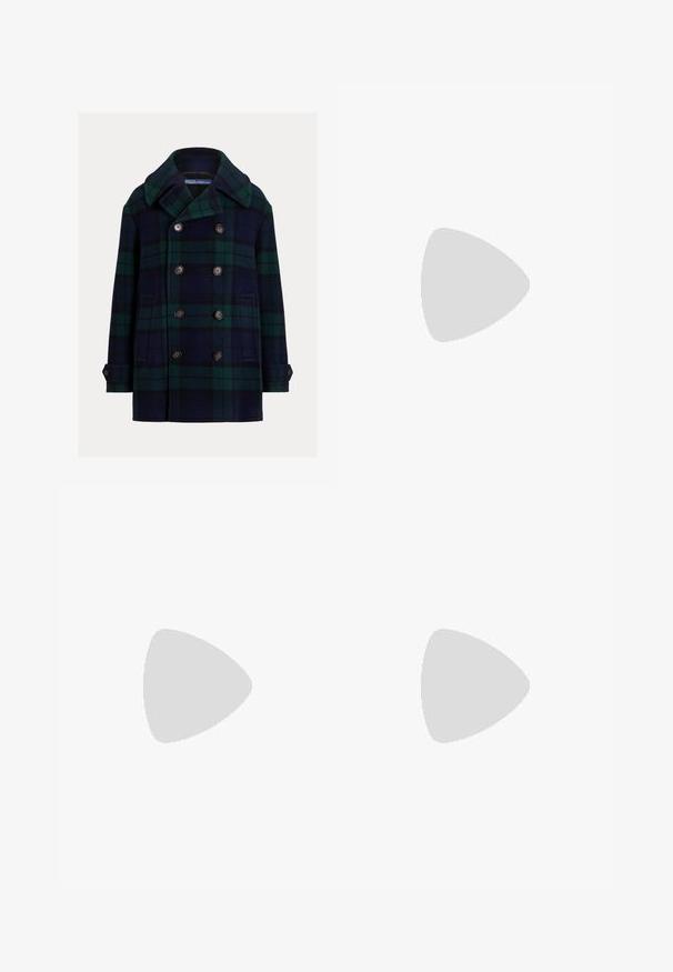 Dviejų eilių švarkas tamsiai mėlynos ir žalios languotos spalvos. Pagamintas iš vilnos, turi įpjautą apykaklę ir dideles rudas sagas. Yra šoninės kišenės.; Kreminis kabelinis megztinis su V formos iškirpte, turintis tamsiai mėlynas ir šviesiai mėlynas juostas ant apykaklės ir apačioje.; Tamsiai žalia ilgomis rankovėmis marškinėliai su apvalia apykakle, su mažuoju purpuriniu siuvinėtu arkliuku kairėje krūtinės pusėje, pristatyti ant baltos fono.; Tamsiai mėlynos džinsinės kelnės su tiesiu kirpimu, su oranžinėmis siūlėmis, priekyje užsegamos mygtuku ir turinčios penkias kišenes.; Balti ir smėliniai sportiniai bateliai su zomšo ir odos viršumi, tamsiai mėlynais akcentais ir rudomis guminėmis padais. Šoninėse pusėse yra logotipas ir raištelių užsegimas.; Ruda odinė kuprinė su kreiviu siluetu ir auksinėmis detalėmis. Yra užtrauktukas viršuje ir iškilęs logotipas priekyje. Pridedama trumpa rankena.